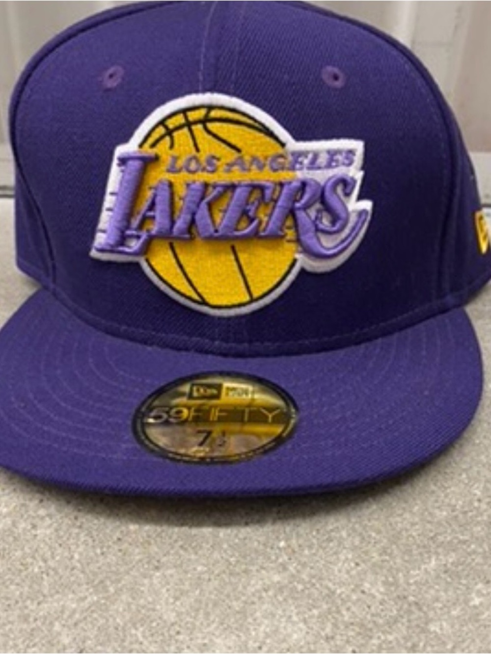 New Era Purple Los Angeles Lakers Fitted Cap with Yellow Logo size 7 1/2 new